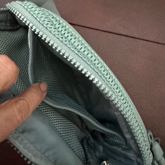 lululemon athletica mint green crossbody belt bag - Picture 4 of 6